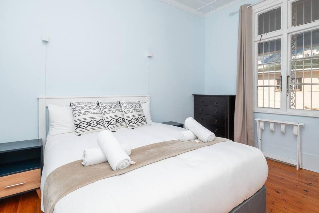 Enchanting Abode In Rosebank Apartment *